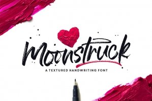 Moonstruck Handwriting Font