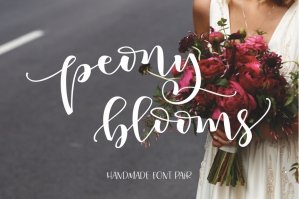 Peony Blooms Font Duo