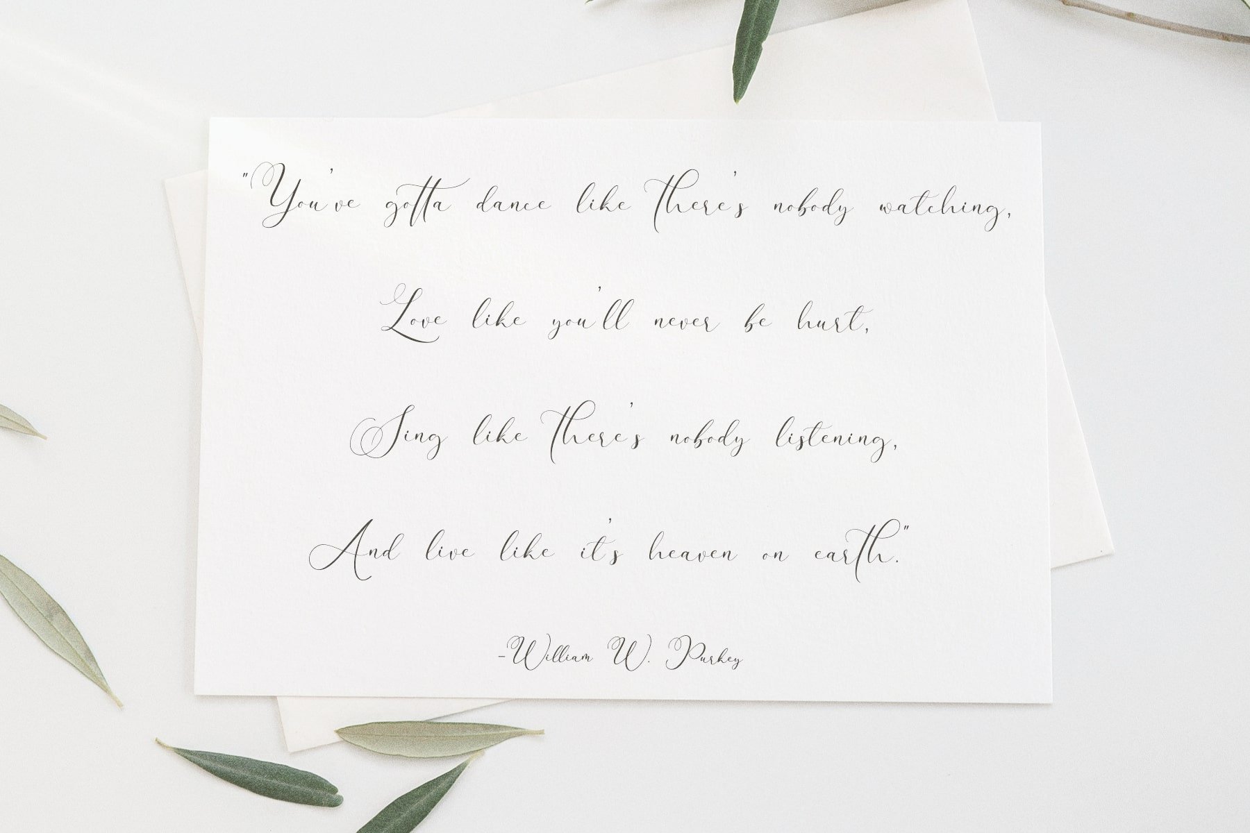 Le Grand Amour - Modern Calligraphy Font - Design Cuts